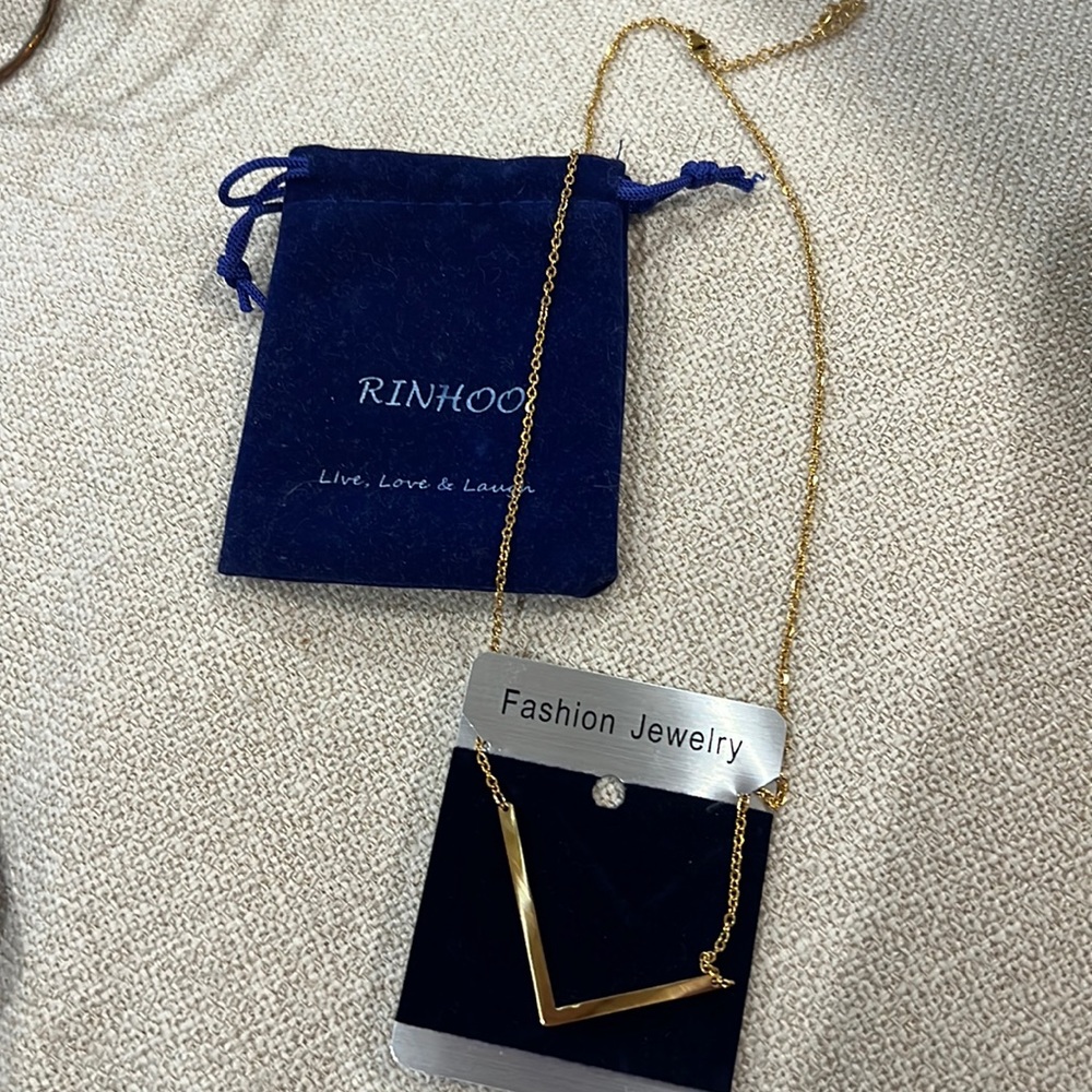 Letter L gold fun necklace. Brand new never worn